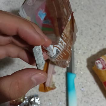 İndomie Paketinde Paslı Ve Tehlikeli Parça Çıktı