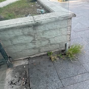 İstanbul Büyükşehir Belediyesi Matbaacılar Sitesi Durağında Çöp Sorunu