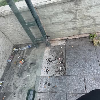 Bayrampaşa Belediyesi Matbaacılar Sitesi Durağında Çöp Sorunu