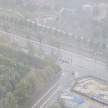 Küçükçekmece Belediyesi Taşan Rögar Kapağına Müdahale Edilmemesi