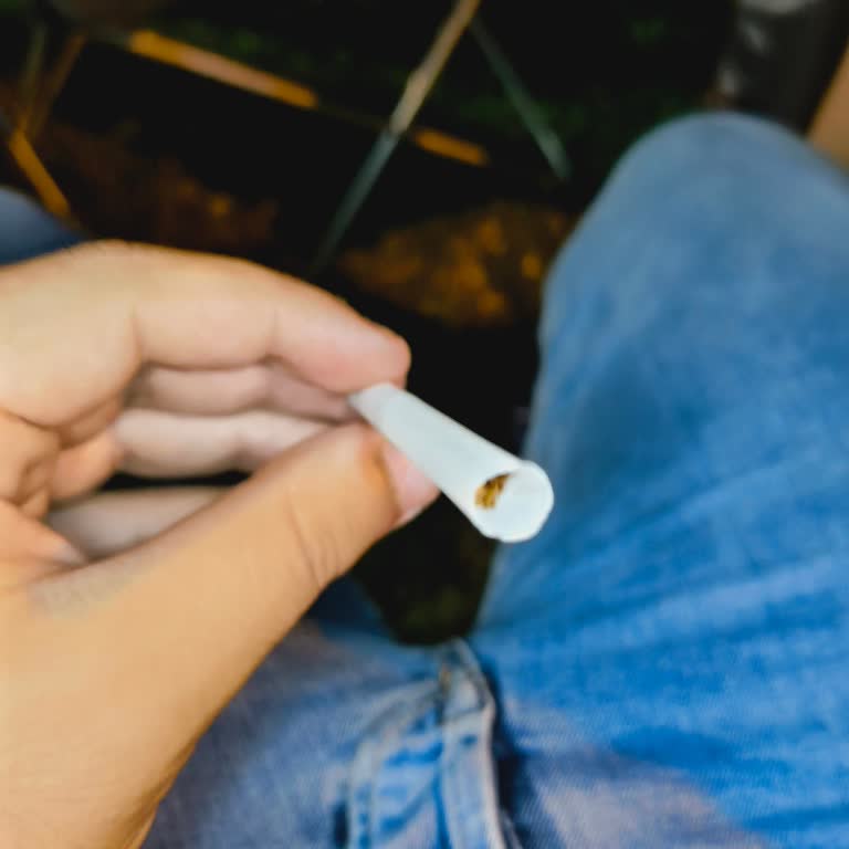 Winston Dark Blue Sigaranın Yarısı Boş