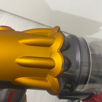 Dyson V12 Boyaları Dökülüyor