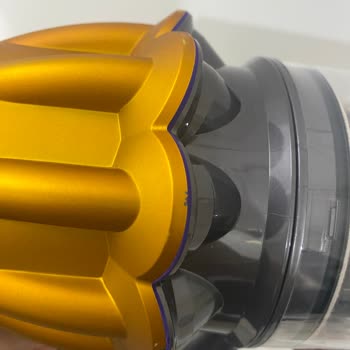 Dyson V12 Boyaları Dökülüyor
