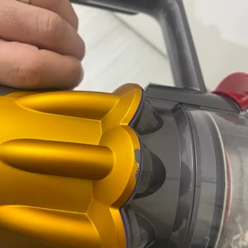 Dyson V12 Boyaları Dökülüyor