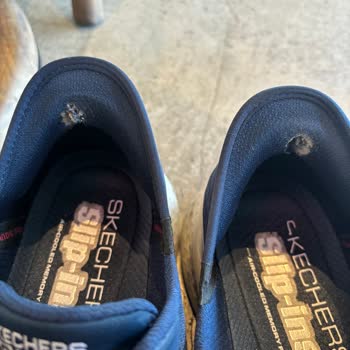 Boyner 2 Ay Kullanmış Olduğum Ayakkabımın İç Astarında Yırtık Oluştu.