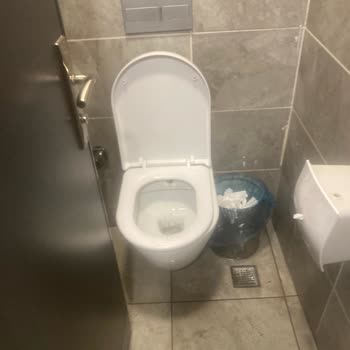 Köfteci Yusuf Akçakoca Şubesinde Tuvalet Temizliği Sorunu