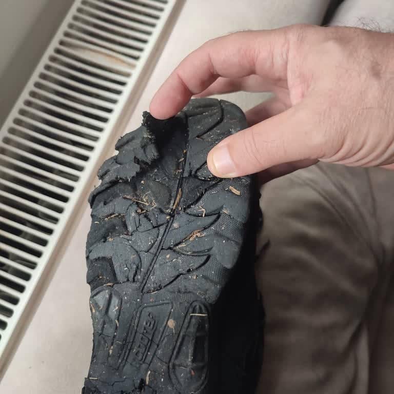 Scooter Ayakkabı Tabanında Meydana Gelen Çatlama Ve Dökülmeler