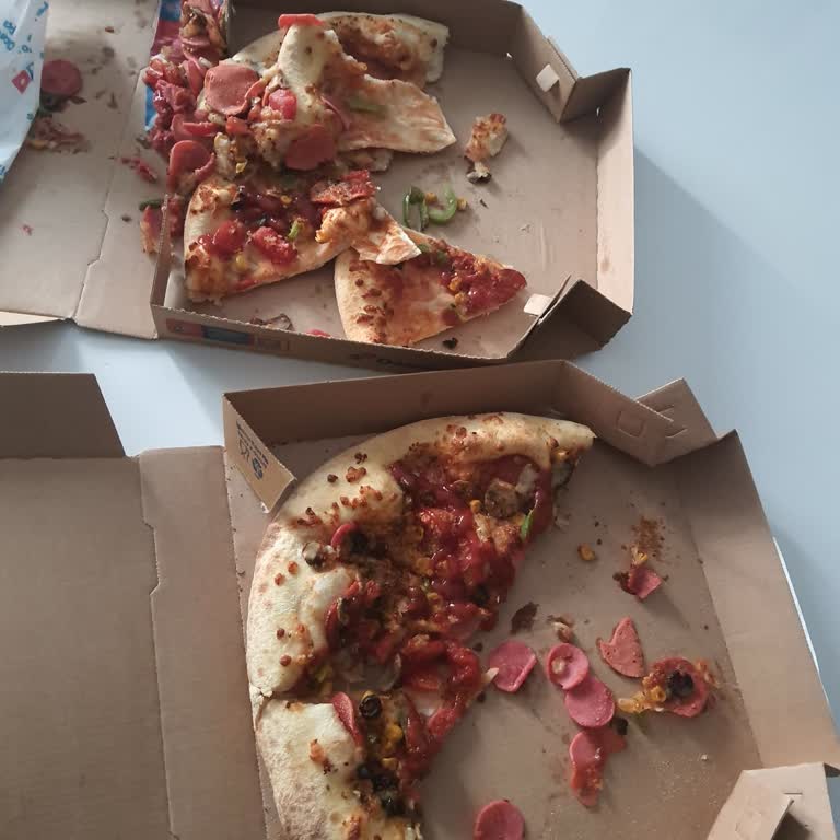 Domino's Pizza'da Benzin Tadında Pizza Şoku!