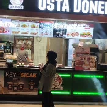Usta Dönerci Ürünlerin Geç Verilmesi, Sorunsuz Çalışanlar Ve Müdür Olmaması