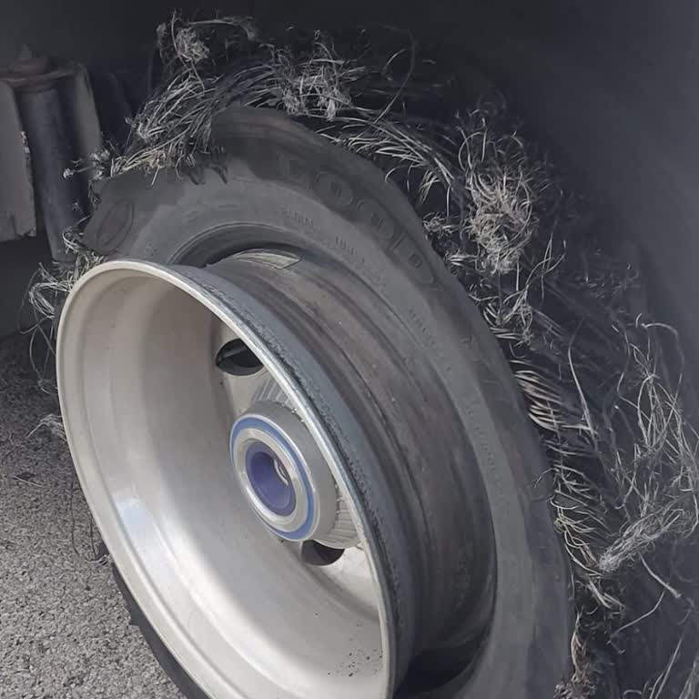 Kamil Koç Tehlikeli Yolculuk: Otobüs Tekerleği Parçalandı