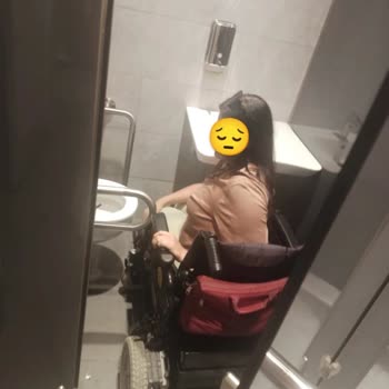 Agora AVM (İzmir - Adapazarı - Antalya) İzmir Agora Alışveriş Merkezi Engelli Tuvaleti