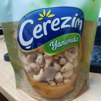 Tatbak Gıda Çerezim Kajunun İçinden Çıkan Poşet