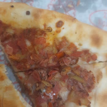 Usta Pideci'de Yanlış Sipariş Ve Taşa Benzer Sert Bir Şey Çıktı