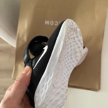 Nike Malının Arkasında Durmuyor