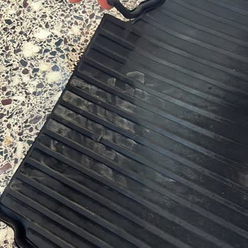 Renault 2023 Model Megane Araç İçi Paspas Yırtıkları Ve Kopuklar Mevcut