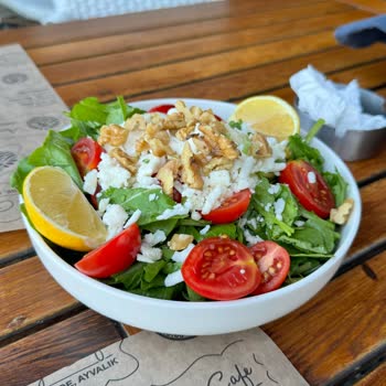 Açelya Cafe Ayvalık Ayvalık - Kafe Deneyimi Ve Beklentiler