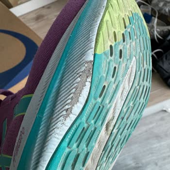 Asics Spor Ayakkabıda Delinme