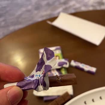 Жалоба на червяка в шоколаде Milka