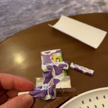 Жалоба на червяка в шоколаде Milka