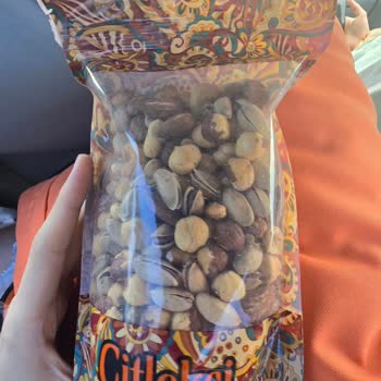 Çitlekçi Taş Satan Kuruyemişçi