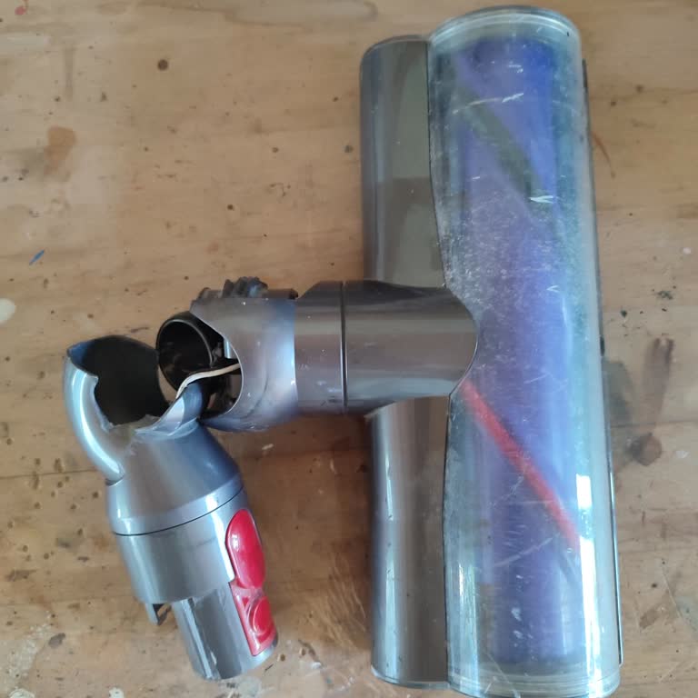 Dyson Süpürge Başlığı Kırılıyor