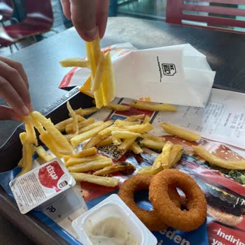 Konak Pier Burger King Maalesef Vasatın Da Altında