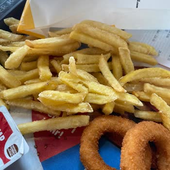 Konak Pier Burger King Maalesef Vasatın Da Altında