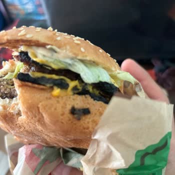 Burger King Silivri Şubesinde Bayat Ve Yanmış Ürünler