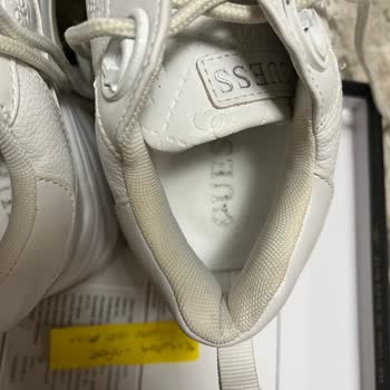 Guess Kullanılmış Ayakkabı Gönderdi