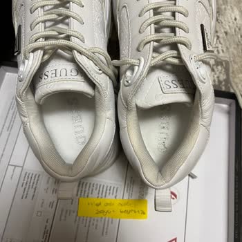 Guess Kullanılmış Ayakkabı Gönderdi