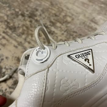 Guess Kullanılmış Ayakkabı Gönderdi