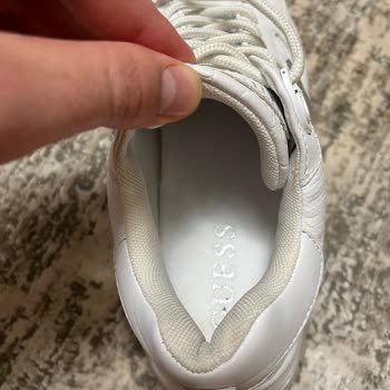 Guess Kullanılmış Ayakkabı Gönderdi