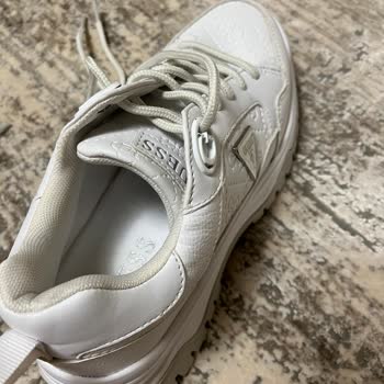 Guess Kullanılmış Ayakkabı Gönderdi