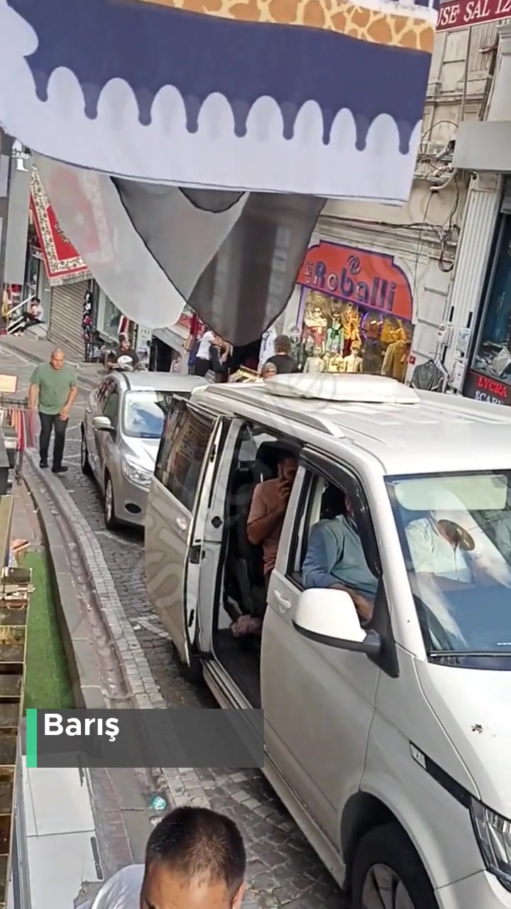 İstanbul Büyükşehir Belediyesi Sabah 10.00 Akşam 18.00 Arası Trafiğe Kapalı Olan Yer... videonun kapak resmi