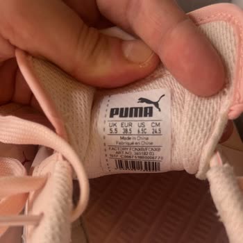 Puma Ayakkabı Sadece 2 Kere Giyildi Ve Kendi Kendine Yırtıldı