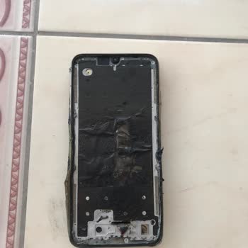 Xiaomi Durduk Yere Telefon Yandı