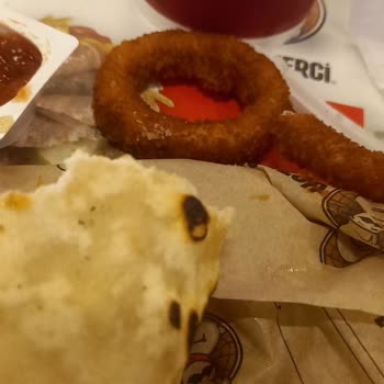 Usta Dönerci Lavaşın Yanık Oluşu Ve Soğan Halkasının Yanmış Olması