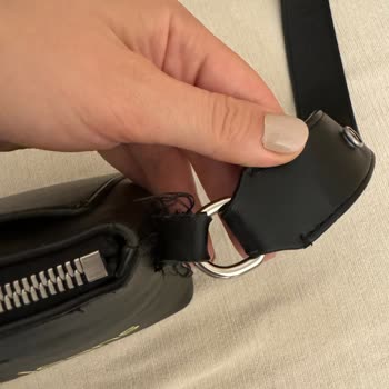 Calvin Klein Çanta Köşelerinde Meydana Gelen Zedelenme