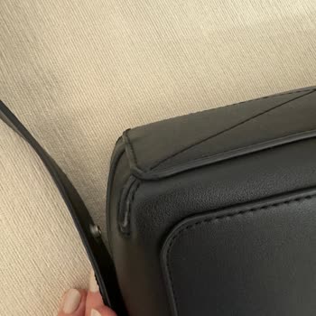 Calvin Klein Çanta Köşelerinde Meydana Gelen Zedelenme