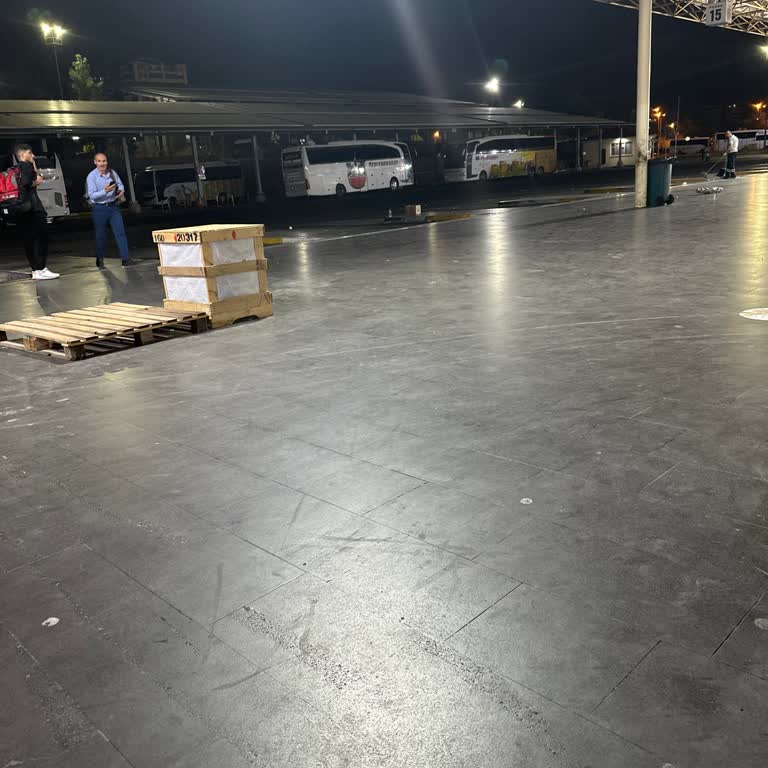 Yeni Diyarbakır Seyahat Gece Yarısı Otogarda Bekleyen Yolcuya İlgisizlik