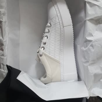 Boyner Valentino Ayakkabı Sağ Teki Gönderilmedi