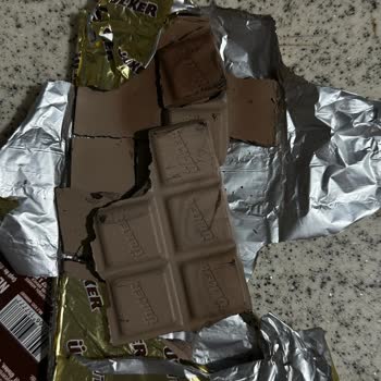 Ülker Tarihi Geçmemiş Bitter Çikolata Bayatlamış