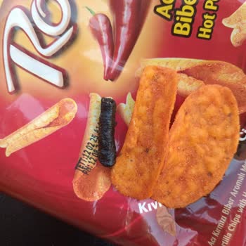 Patos Cips İçinden Çıkan Plastik