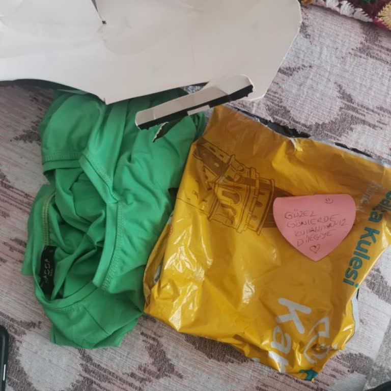 Dolaptan İphone 15 Pro Max Aldım Yerine Tshirt Gönderildi.