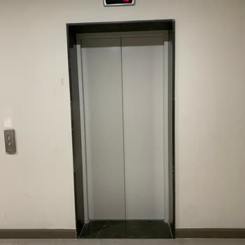 Sur Yapı Antalya'da Asansör Çalışmıyor