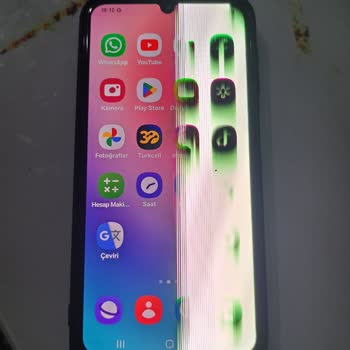 Samsung Telefon Şarj Ederken Parlak Parlak Çizgiler