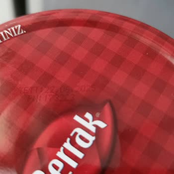 Hakmar Gıda Mağazasında Sağlık Tehlikesi Közlenmiş Patlıcan Konservesi Sorunu