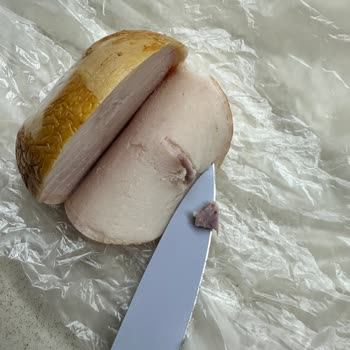 Yayla-Türk Tavuk Göğüs Füme Kemik Çıktı.