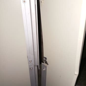 Trendyol Express Kuryesi Asansör Kapısını Kırdı