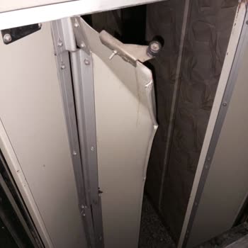 Trendyol Express Kuryesi Asansör Kapısını Kırdı